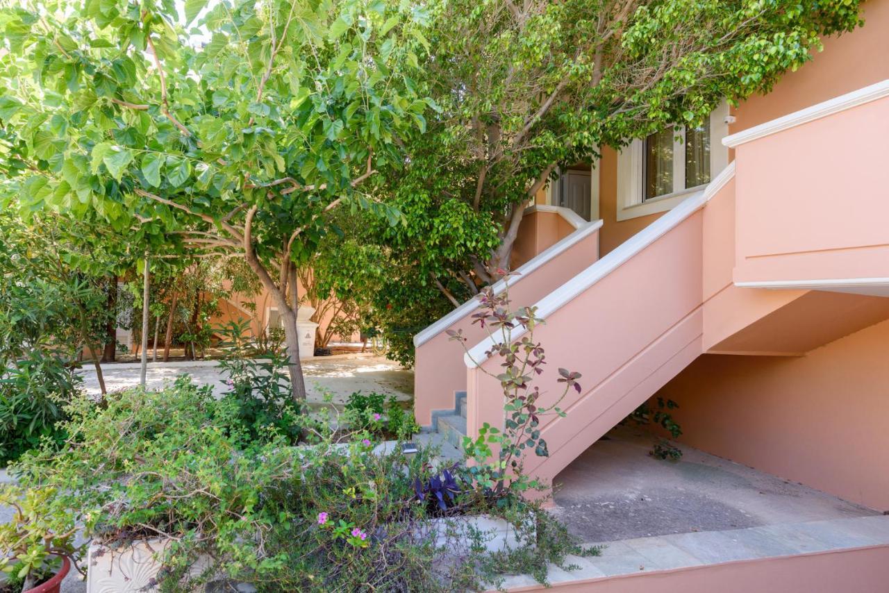 Poseidon Studios & Apartments Palaiochora Ngoại thất bức ảnh