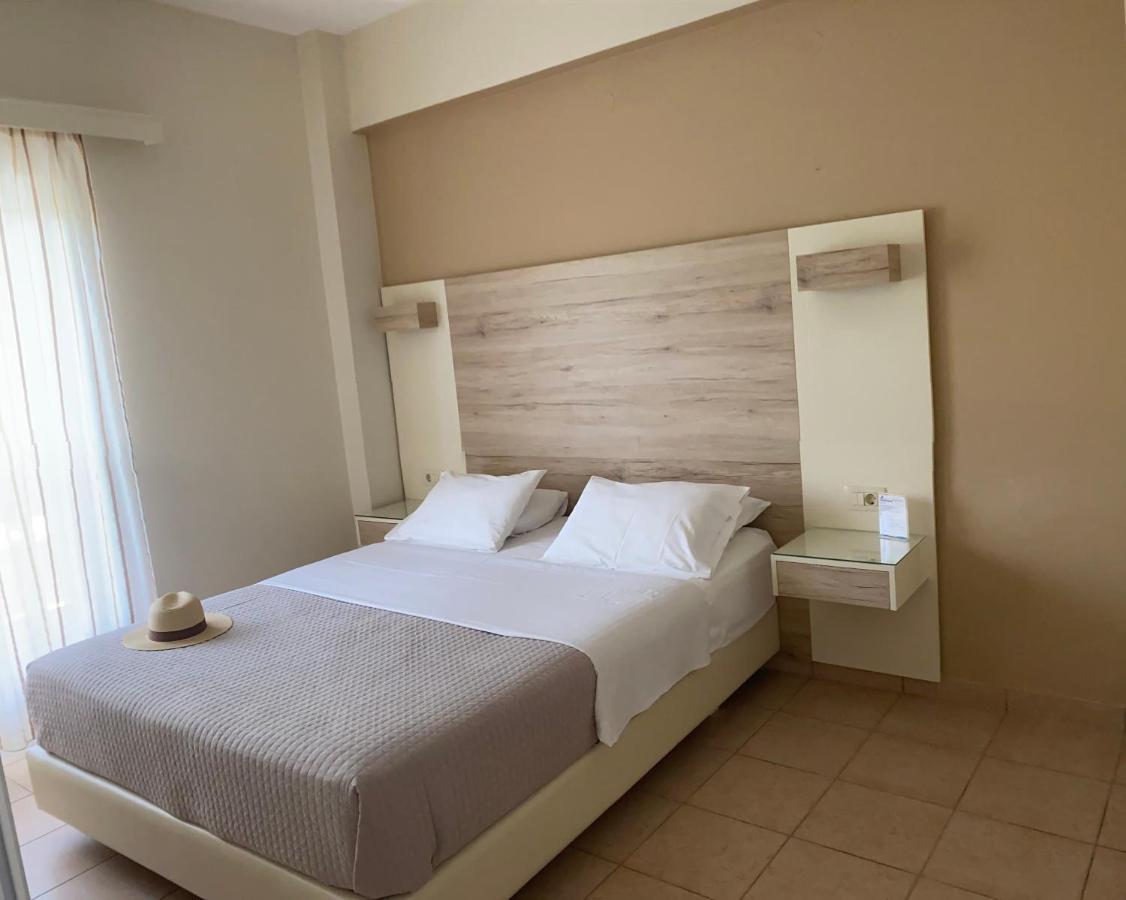 Poseidon Studios & Apartments Palaiochora Ngoại thất bức ảnh