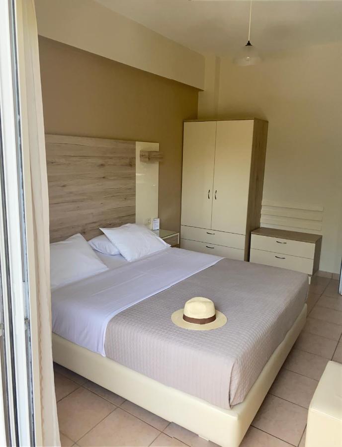 Poseidon Studios & Apartments Palaiochora Ngoại thất bức ảnh