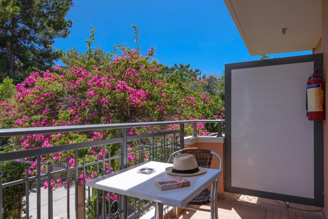 Poseidon Studios & Apartments Palaiochora Ngoại thất bức ảnh