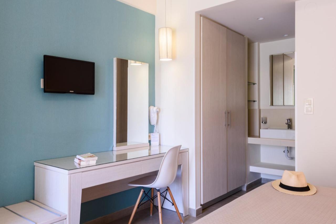 Poseidon Studios & Apartments Palaiochora Ngoại thất bức ảnh