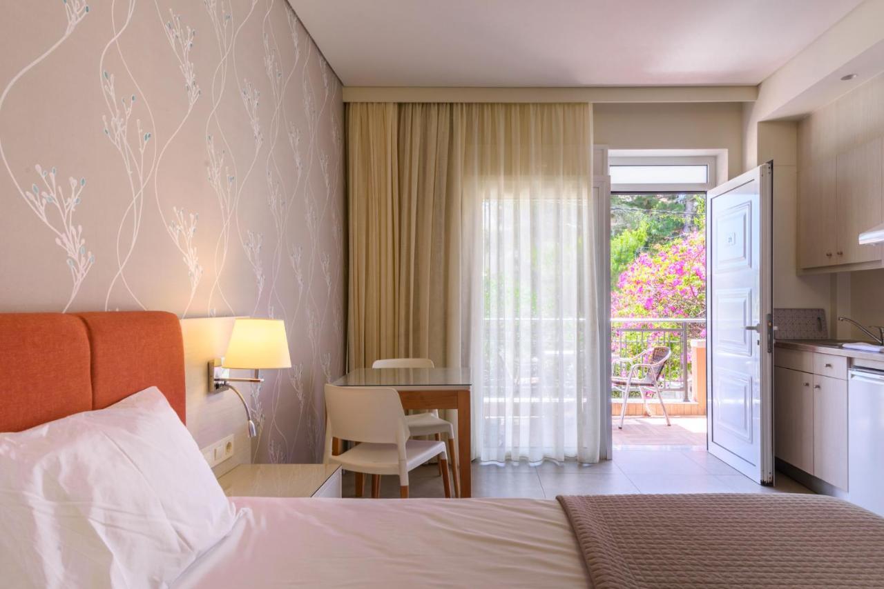 Poseidon Studios & Apartments Palaiochora Ngoại thất bức ảnh
