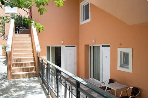 Poseidon Studios & Apartments Palaiochora Ngoại thất bức ảnh