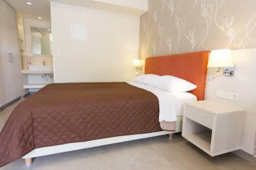 Poseidon Studios & Apartments Palaiochora Ngoại thất bức ảnh
