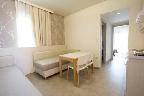 Poseidon Studios & Apartments Palaiochora Ngoại thất bức ảnh